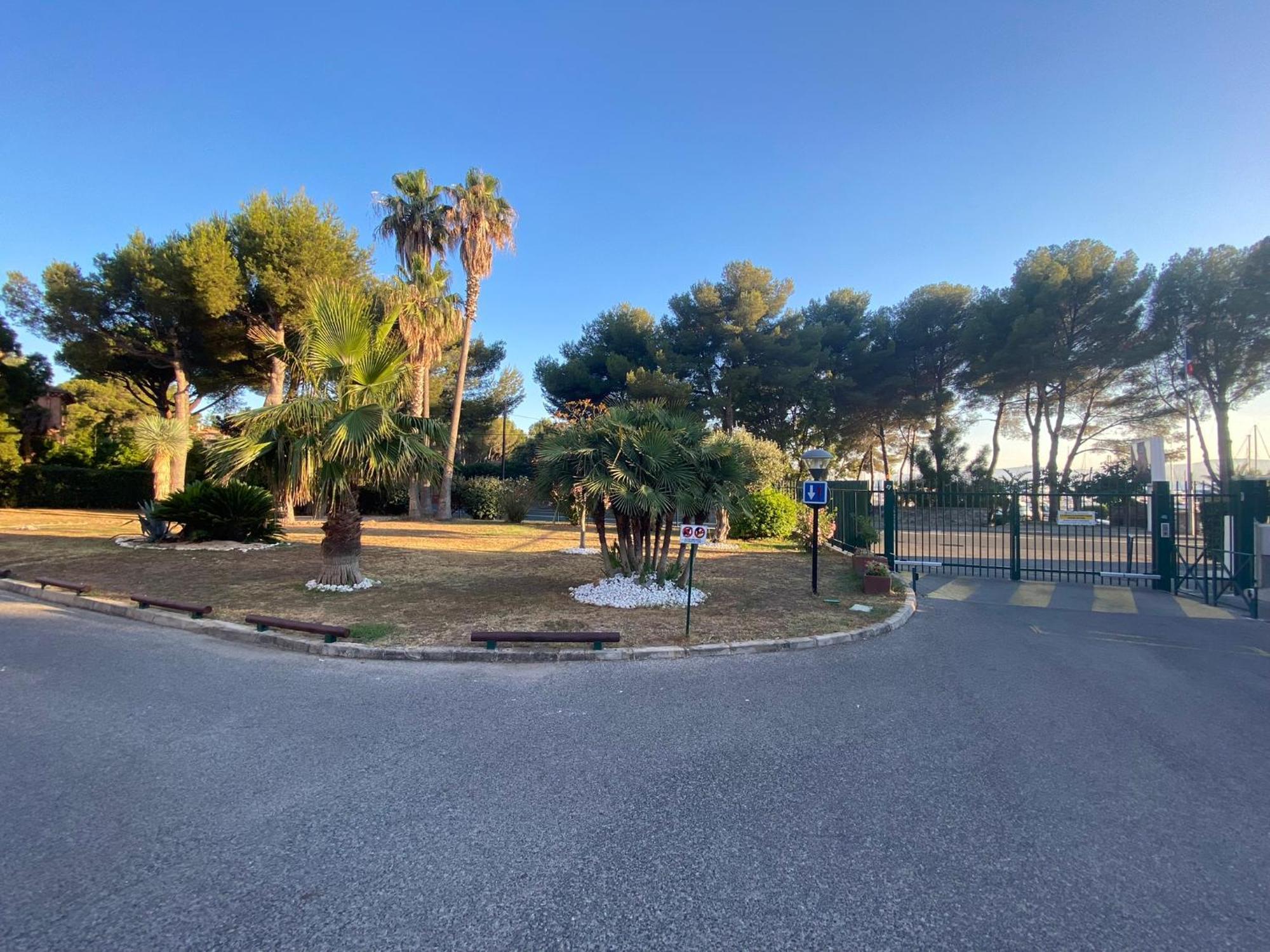 Appartement Face Mer Et Port Santa Lucia Climatise Et Wifi Saint-Raphael  Bagian luar foto