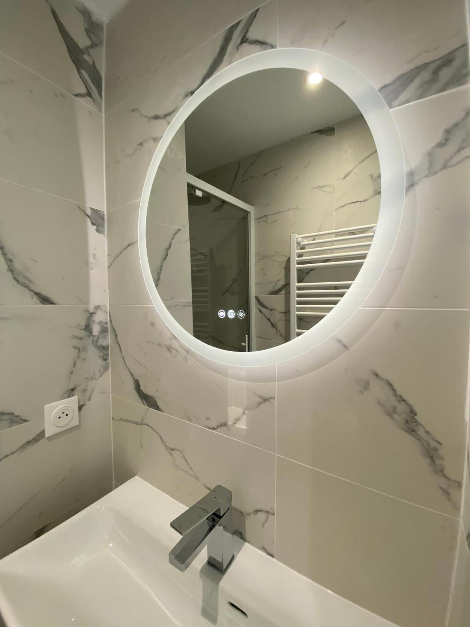 Appartement Face Mer Et Port Santa Lucia Climatise Et Wifi Saint-Raphael  Bagian luar foto