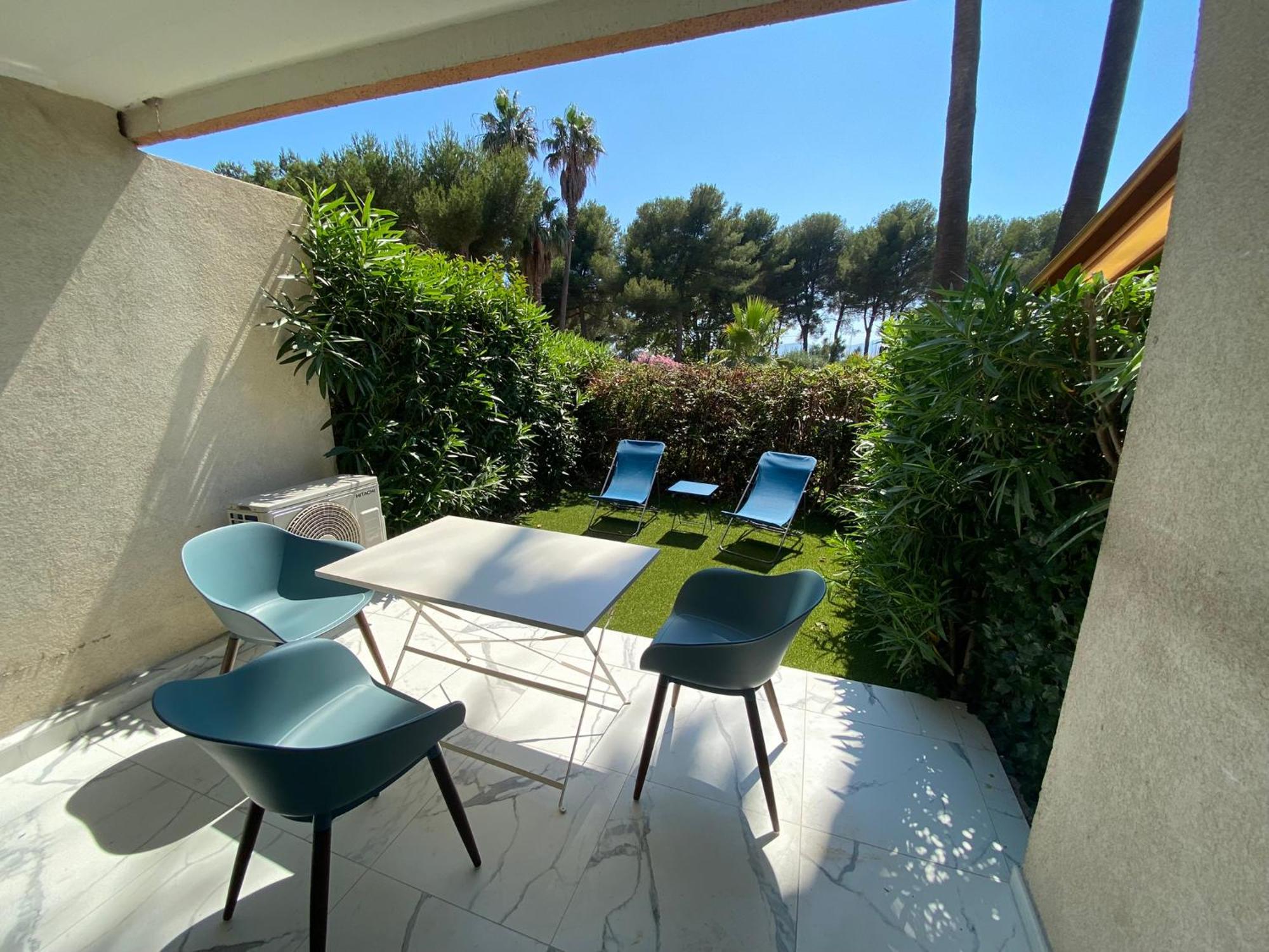 Appartement Face Mer Et Port Santa Lucia Climatise Et Wifi Saint-Raphael  Bagian luar foto
