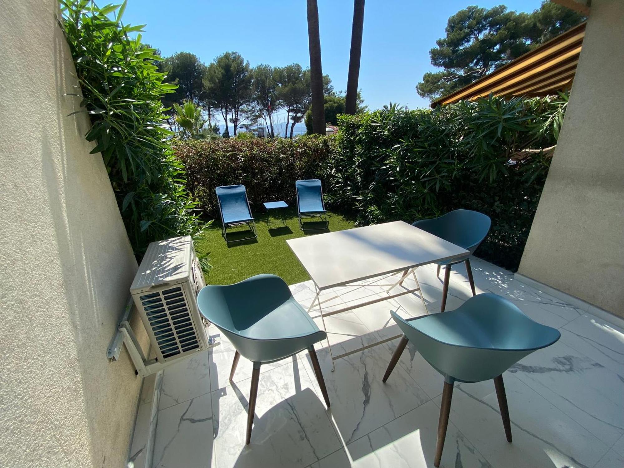 Appartement Face Mer Et Port Santa Lucia Climatise Et Wifi Saint-Raphael  Bagian luar foto