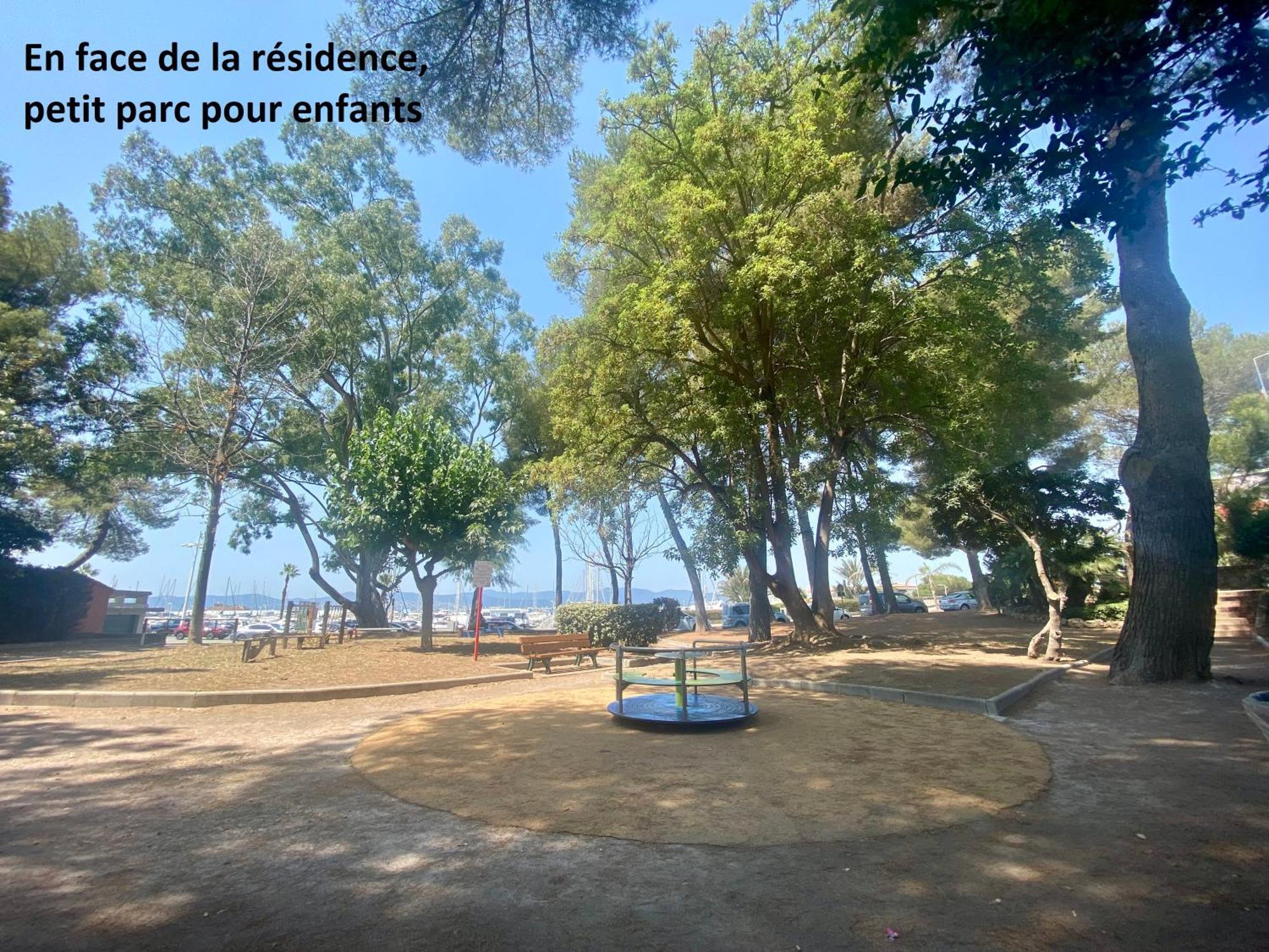 Appartement Face Mer Et Port Santa Lucia Climatise Et Wifi Saint-Raphael  Bagian luar foto