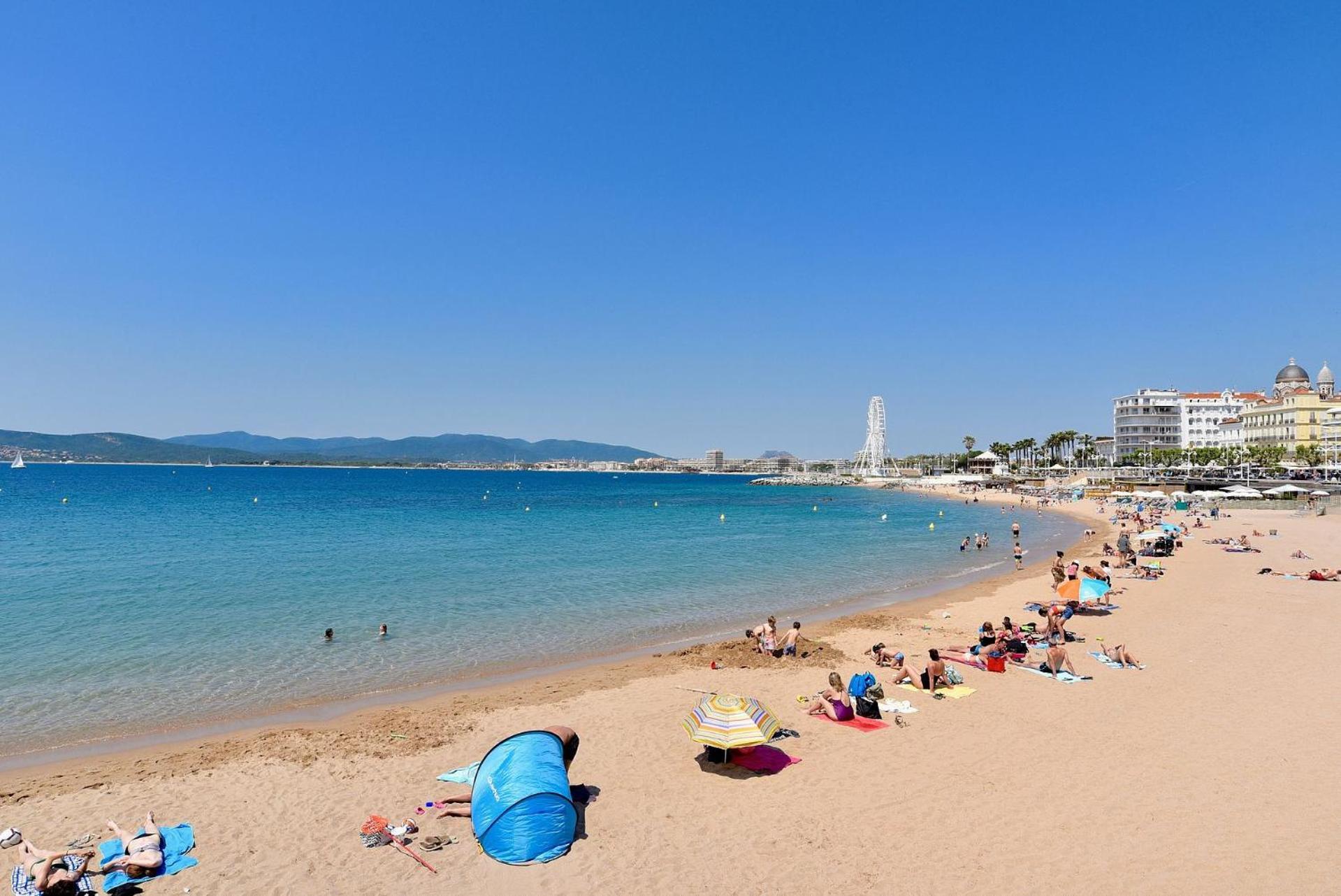 Appartement Face Mer Et Port Santa Lucia Climatise Et Wifi Saint-Raphael  Bagian luar foto